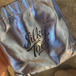 Silky toes silver flats